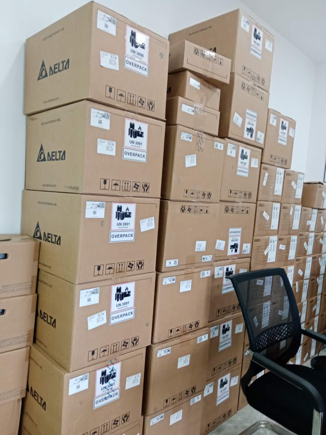  臺(tái)達(dá)24V/DC直流電源 35W-350W功率段都有大批量現(xiàn)貨，價(jià)格絕對(duì)有優(yōu)勢(shì)